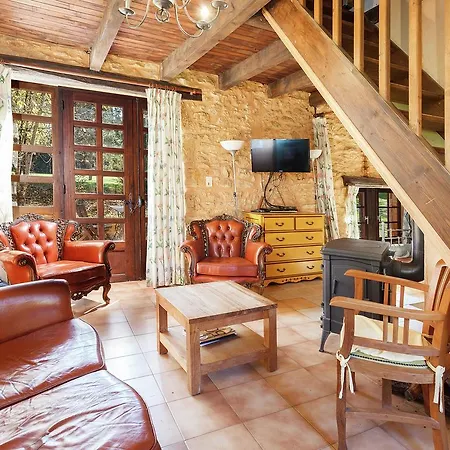 Secluded Holdiay In Saint-cirq-madelon With Terrace In Luxury Of Nature Feriehus *