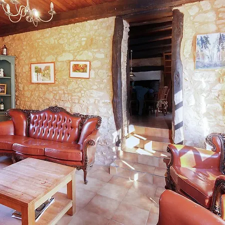 Feriehus Secluded Holdiay In Saint-cirq-madelon With Terrace In Luxury Of Nature Milhac