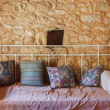 Feriehus Secluded Holdiay In Saint-cirq-madelon With Terrace In Luxury Of Nature