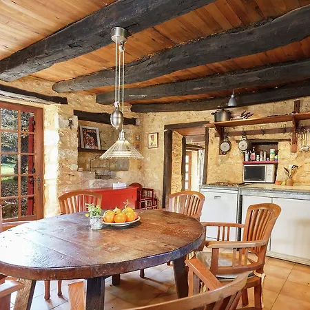 Secluded Holdiay In Saint-cirq-madelon With Terrace In Luxury Of Nature Feriehus