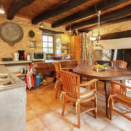 Feriehus Secluded Holdiay In Saint-cirq-madelon With Terrace In Luxury Of Nature *