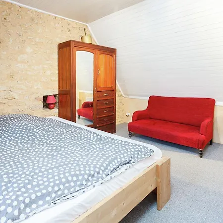 Feriehus Secluded Holdiay In Saint-cirq-madelon With Terrace In Luxury Of Nature Milhac