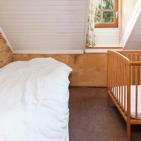 Secluded Holdiay In Saint-cirq-madelon With Terrace In Luxury Of Nature Feriehus