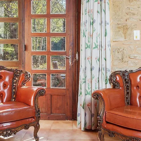 Secluded Holdiay In Saint-cirq-madelon With Terrace In Luxury Of Nature