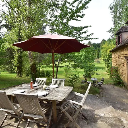 Secluded Holdiay In Saint-cirq-madelon With Terrace In Luxury Of Nature Feriehus *