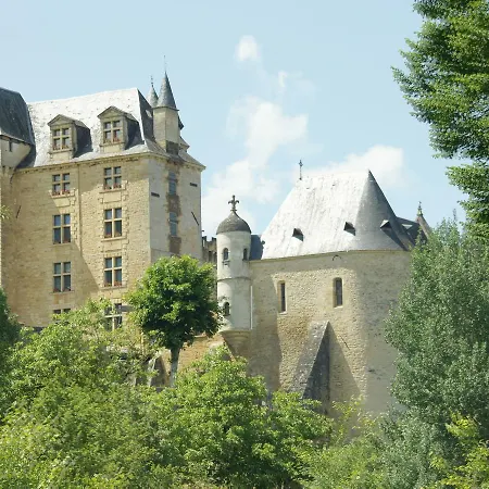 Secluded Holdiay In Saint-cirq-madelon With Terrace In Luxury Of Nature