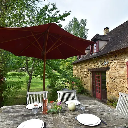 Secluded Holdiay In Saint-cirq-madelon With Terrace In Luxury Of Nature Feriehus *