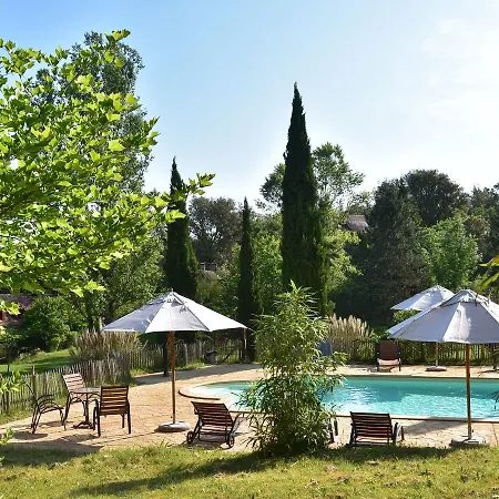 Secluded Holdiay In Saint-cirq-madelon With Terrace In Luxury Of Nature Feriehus Milhac
