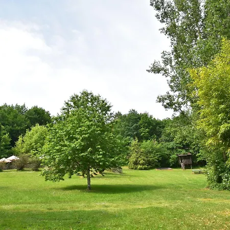 Secluded Holdiay In Saint-cirq-madelon With Terrace In Luxury Of Nature Feriehus Milhac